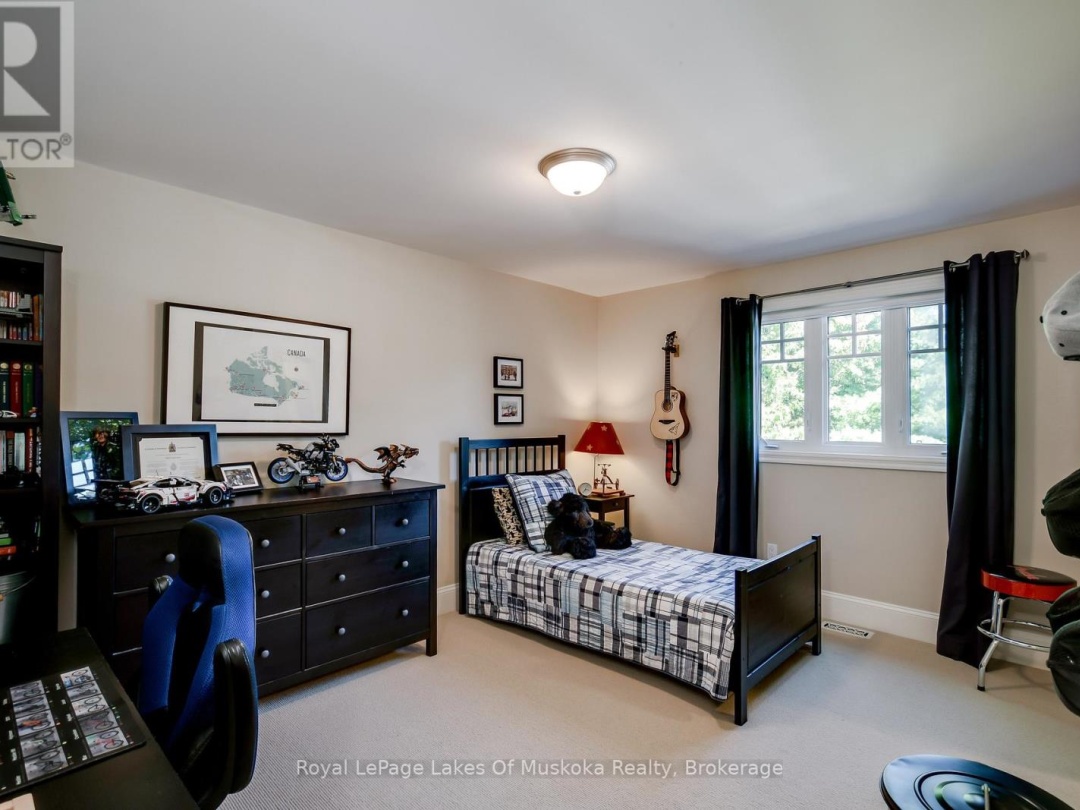 230 ECCLESTONE DRIVE, Bracebridge (Macaulay)