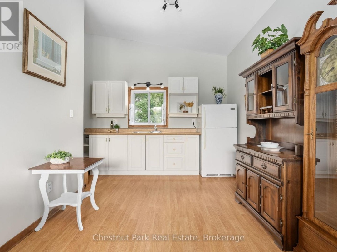 527 HARP LAKE ROAD, Harp Lake