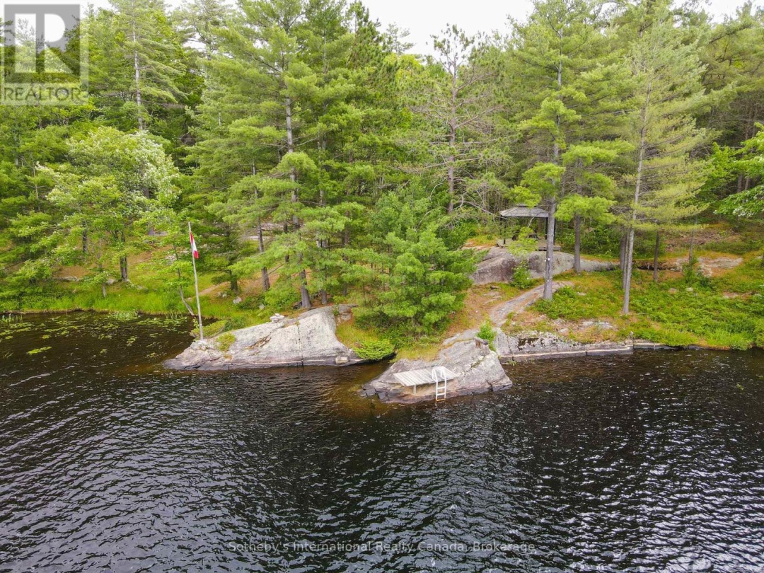 1040 KAHSHE LAKE, Kahshe Lake