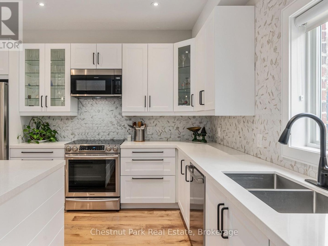 76 SELKIRK DRIVE, Huntsville (Chaffey)