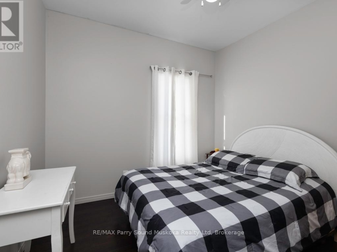 111 JAMES STREET, Parry Sound
