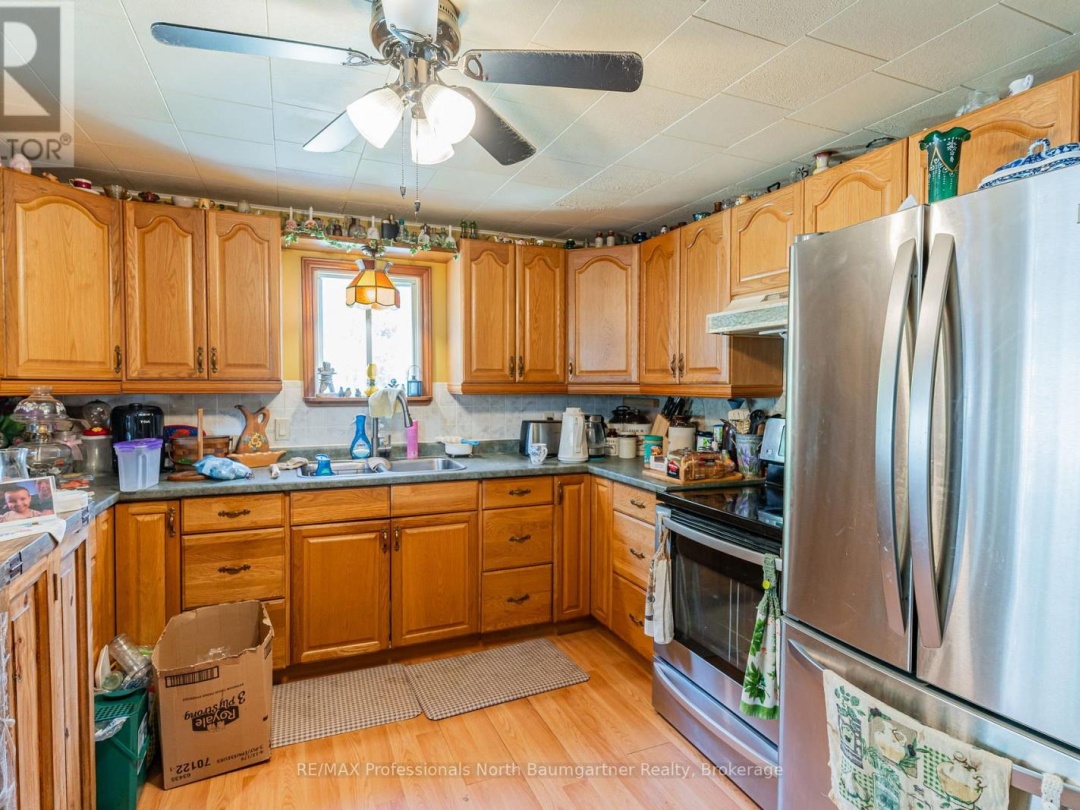 1093 REYNOLDS ROAD, Horseshoe Lake