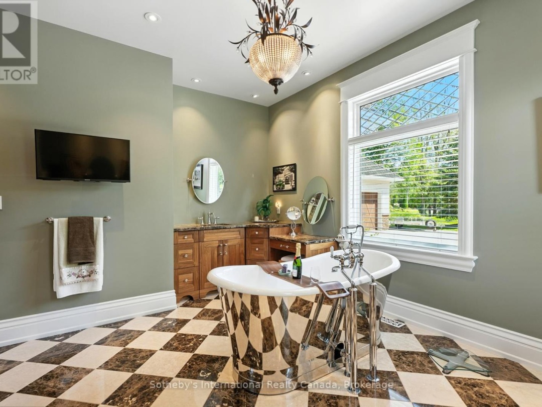 153 CREIGHTON STREET S, Lake Simcoe