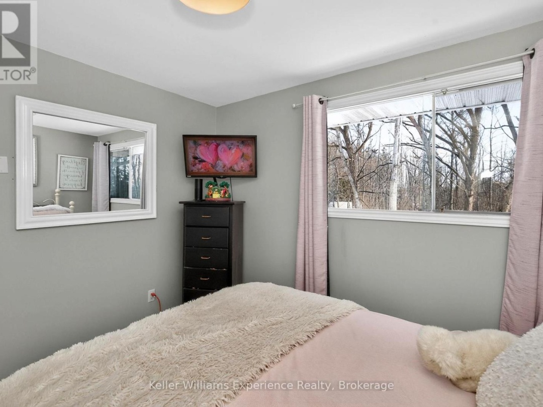 229 MOUNTAIN AVENUE, Tay (Waubaushene)