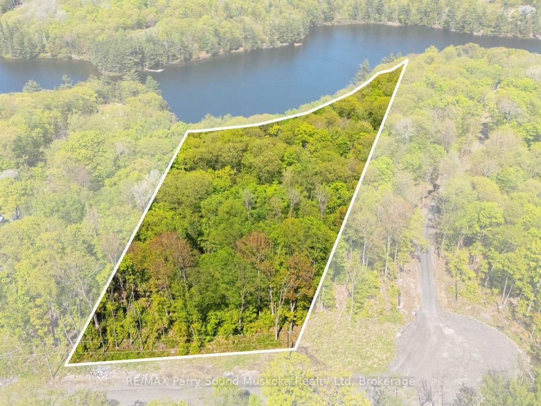20 ZHAAWASHKWAA MIIKA ROAD, Clear Lake