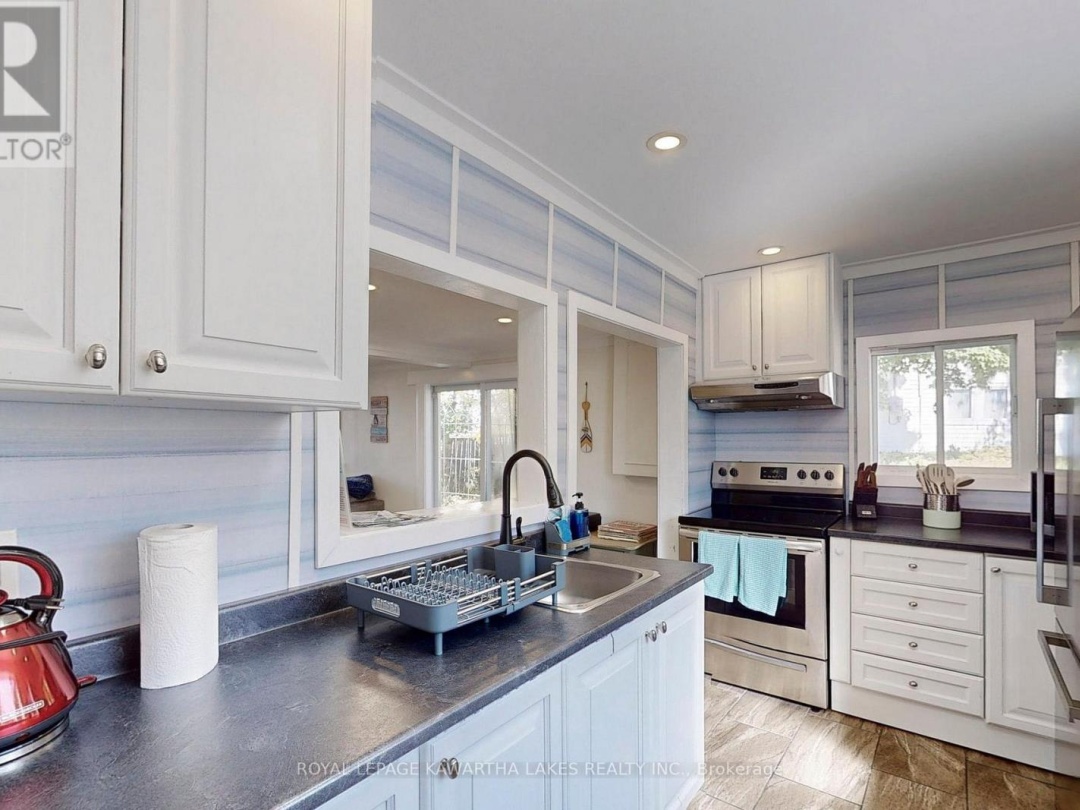 12 BIRCHCLIFF AVENUE, Sturgeon Lake