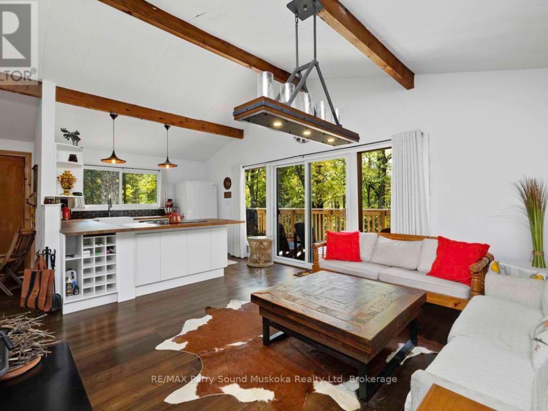 37 LYNBERRY DRIVE, Little Seguin River