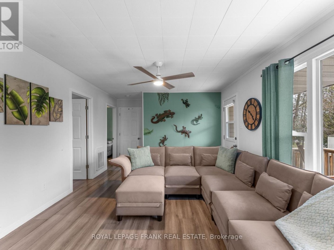 203 CROSBY DRIVE, Pigeon Lake