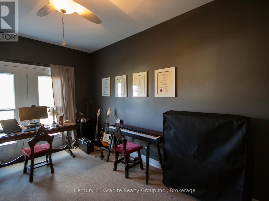 44 WEBB CIRCLE, 
