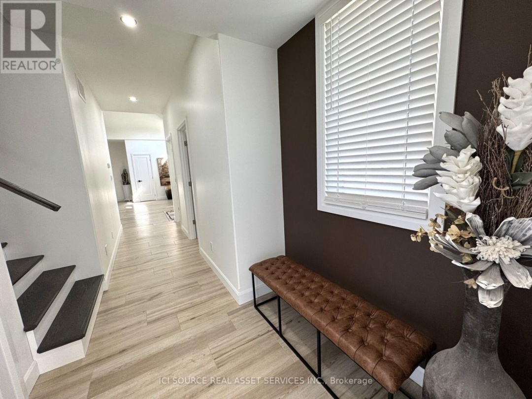 18 SWAN LANE, 