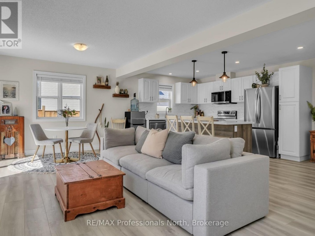 33 WHITEHORN PARK ROAD W, Bracebridge (Macaulay)