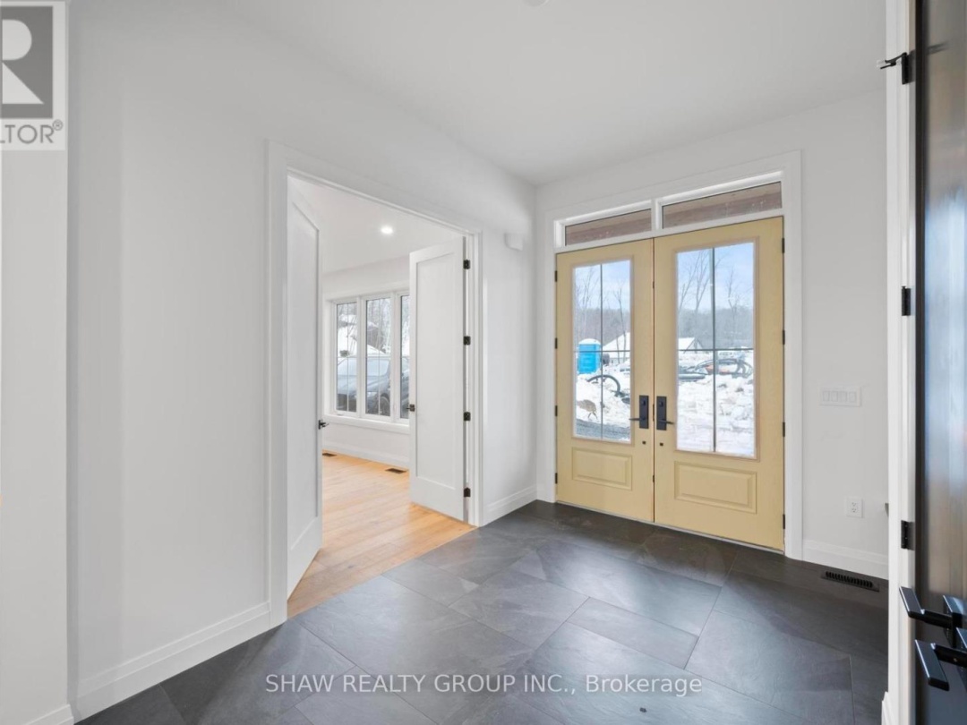 33 GLEN EAGLE COURT, 
