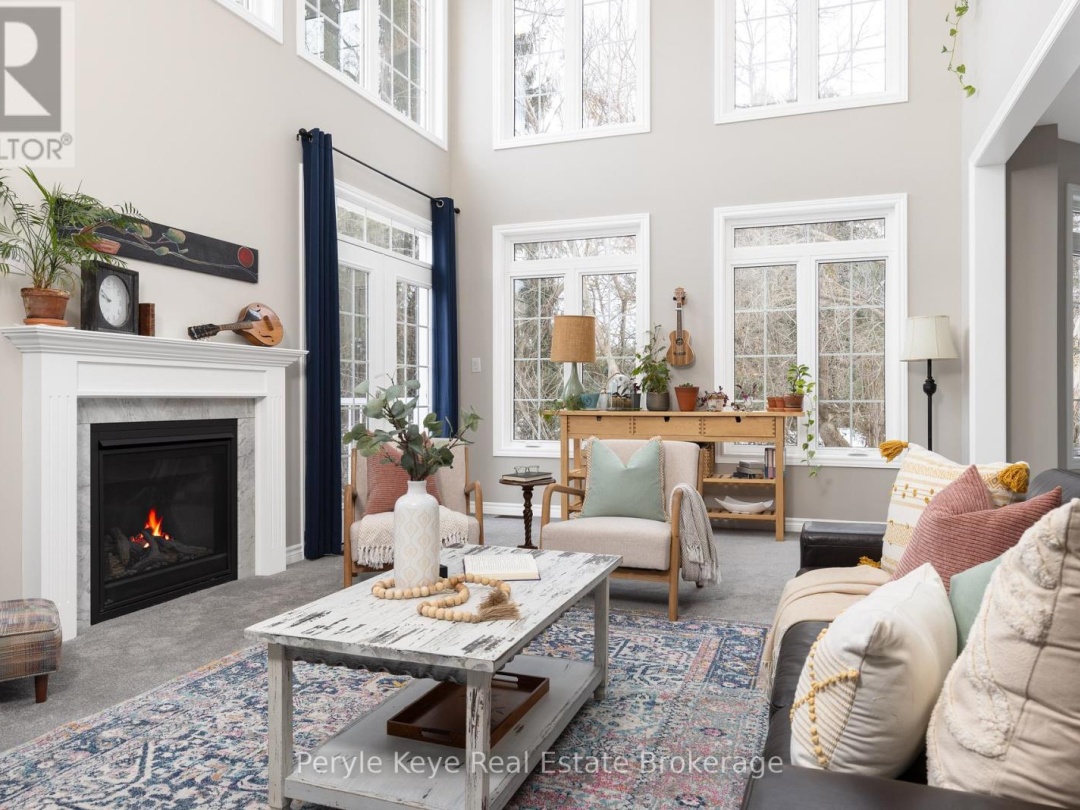 16 LEEDS COURT, Muskoka River