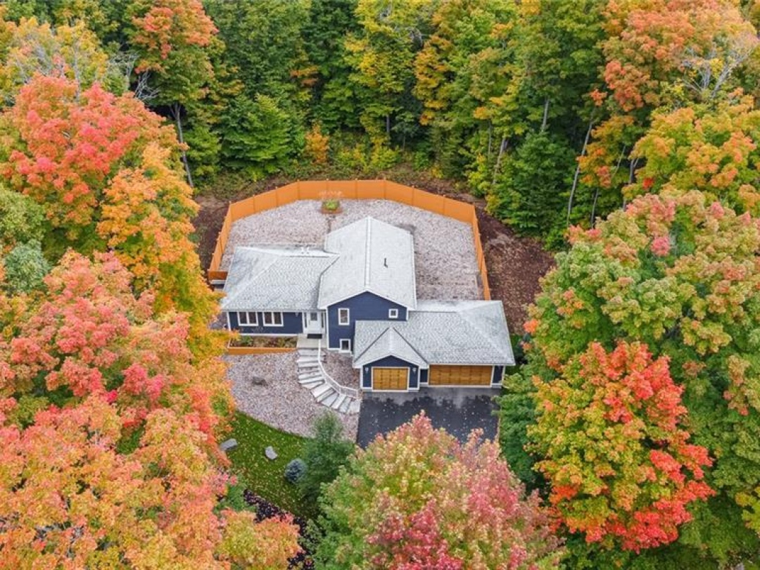 215 Forest Glen Drive, Gravenhurst