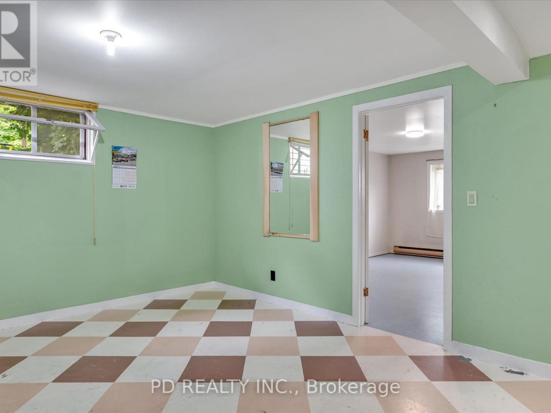 28 BOND STREET E, 