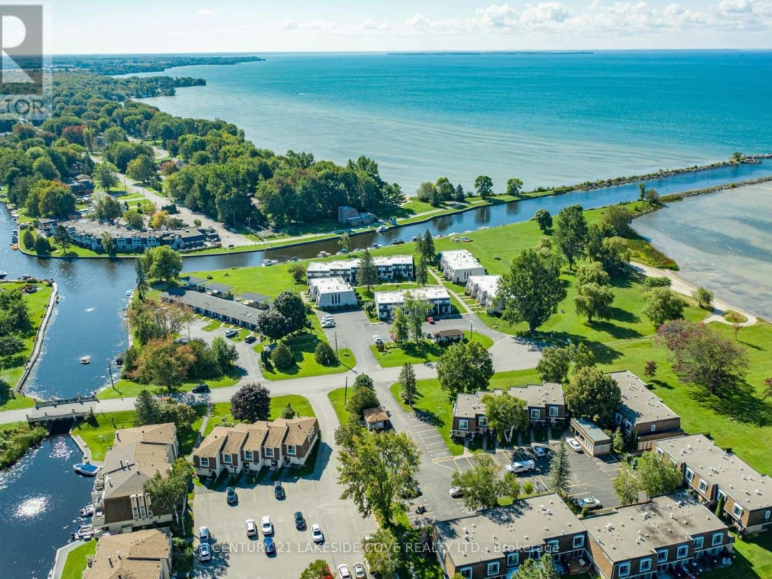 UNIT #6 - 4 PARADISE BOULEVARD, Lake Simcoe