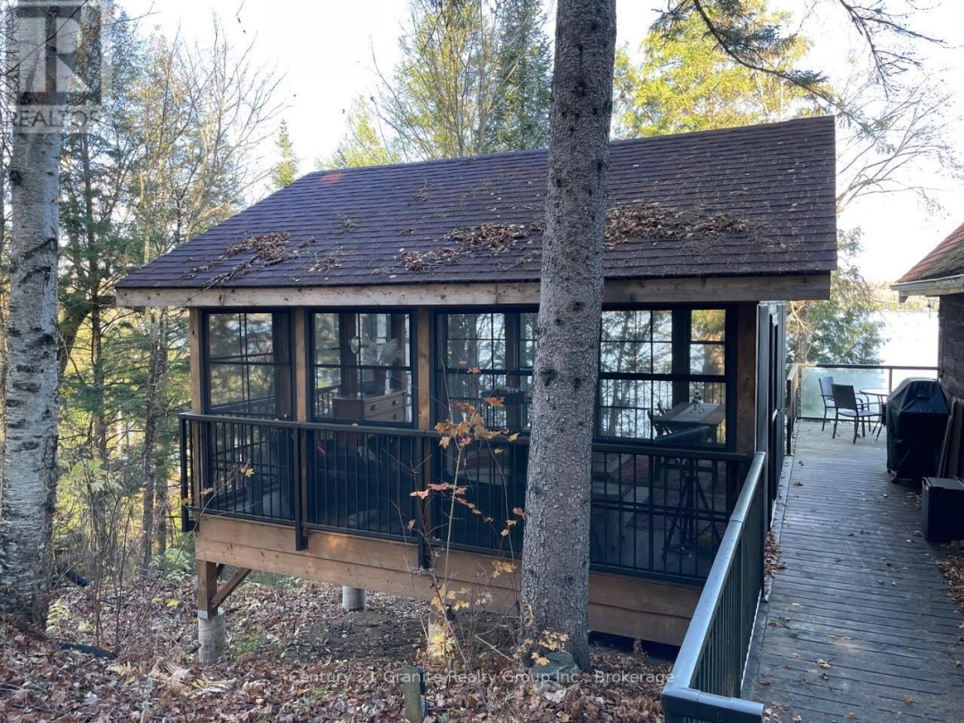 1038 BROKEN PADDLE ROAD, Miskwabi Lake