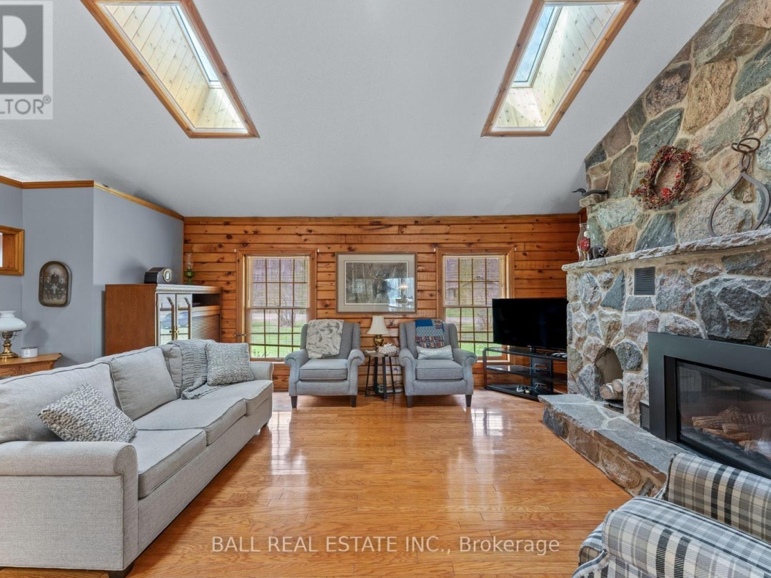 48 STANLEY DRIVE, Kawartha Lakes (Fenelon Falls)