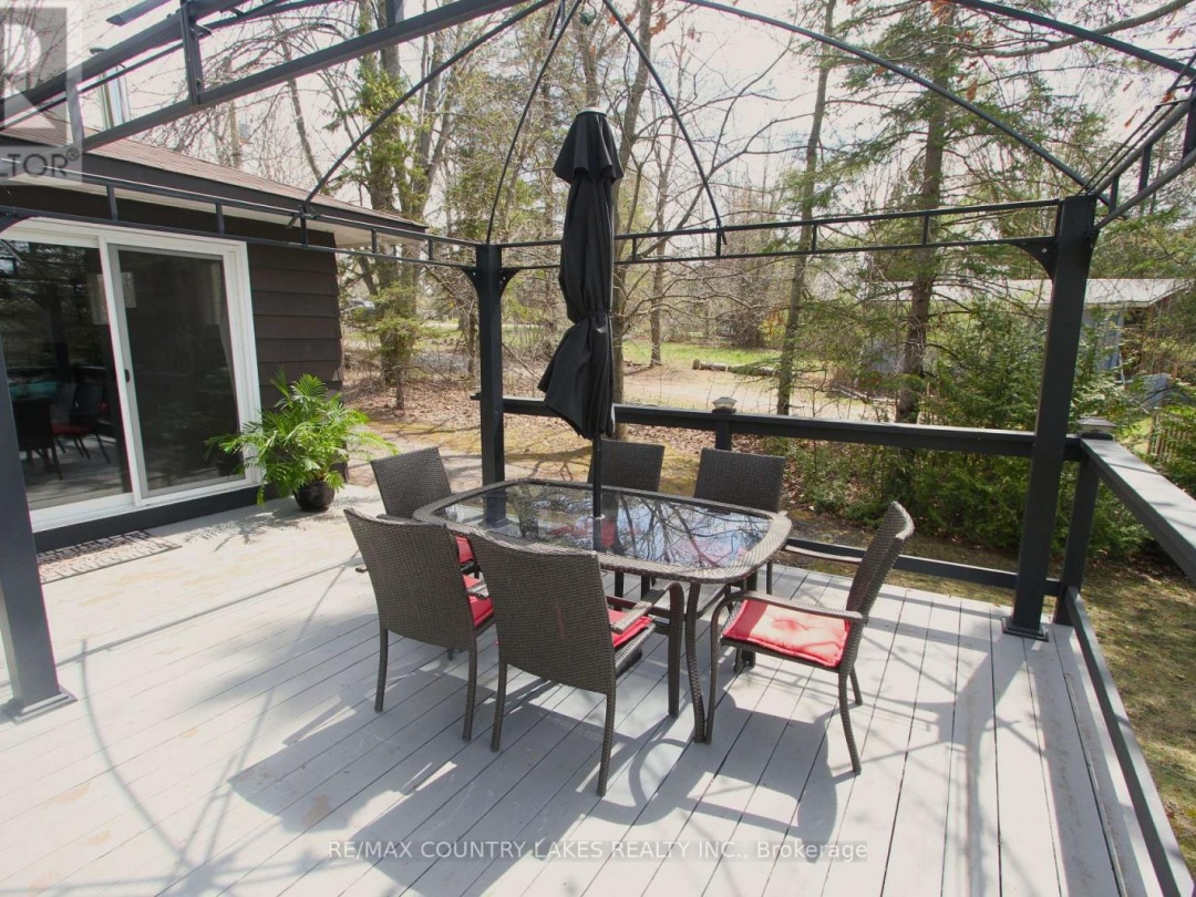 31 HILLCREST AVENUE, Mitchell Lake