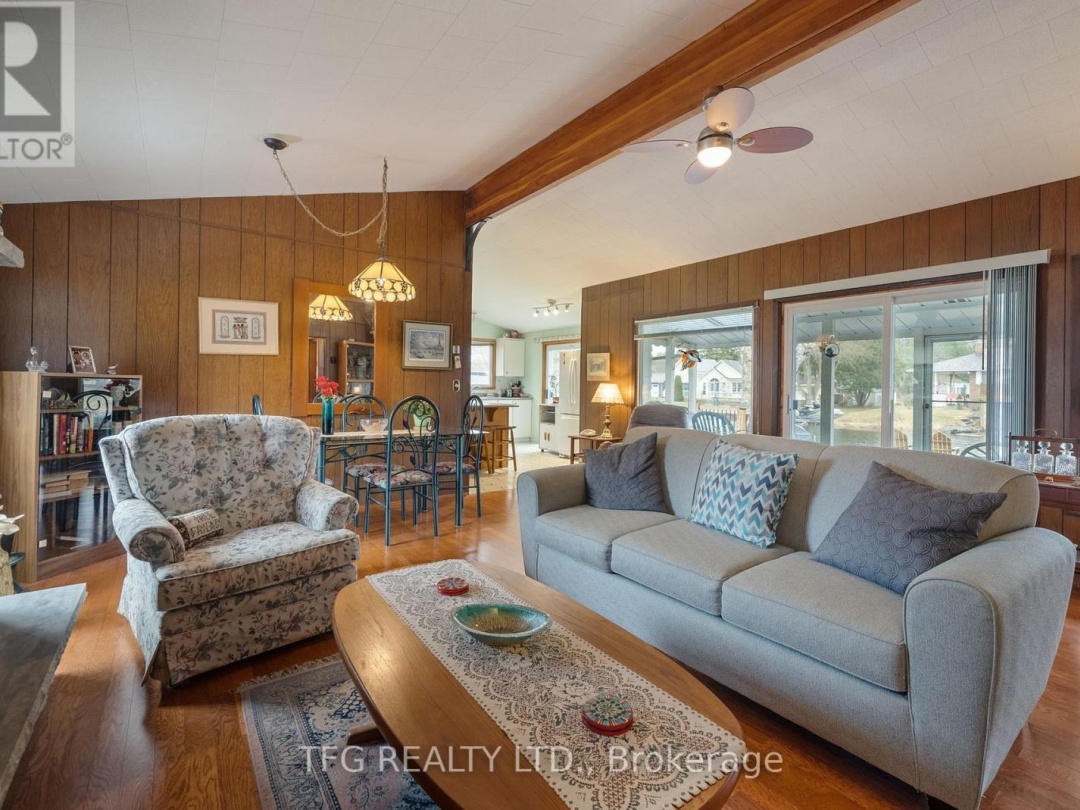 12 NORTH BAYOU ROAD, Sturgeon Lake