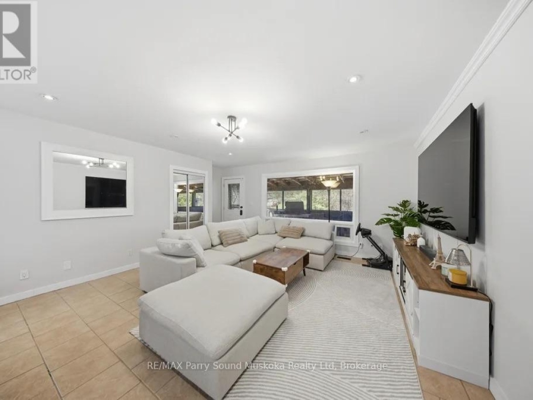 28 BLACK ROAD, Seguin