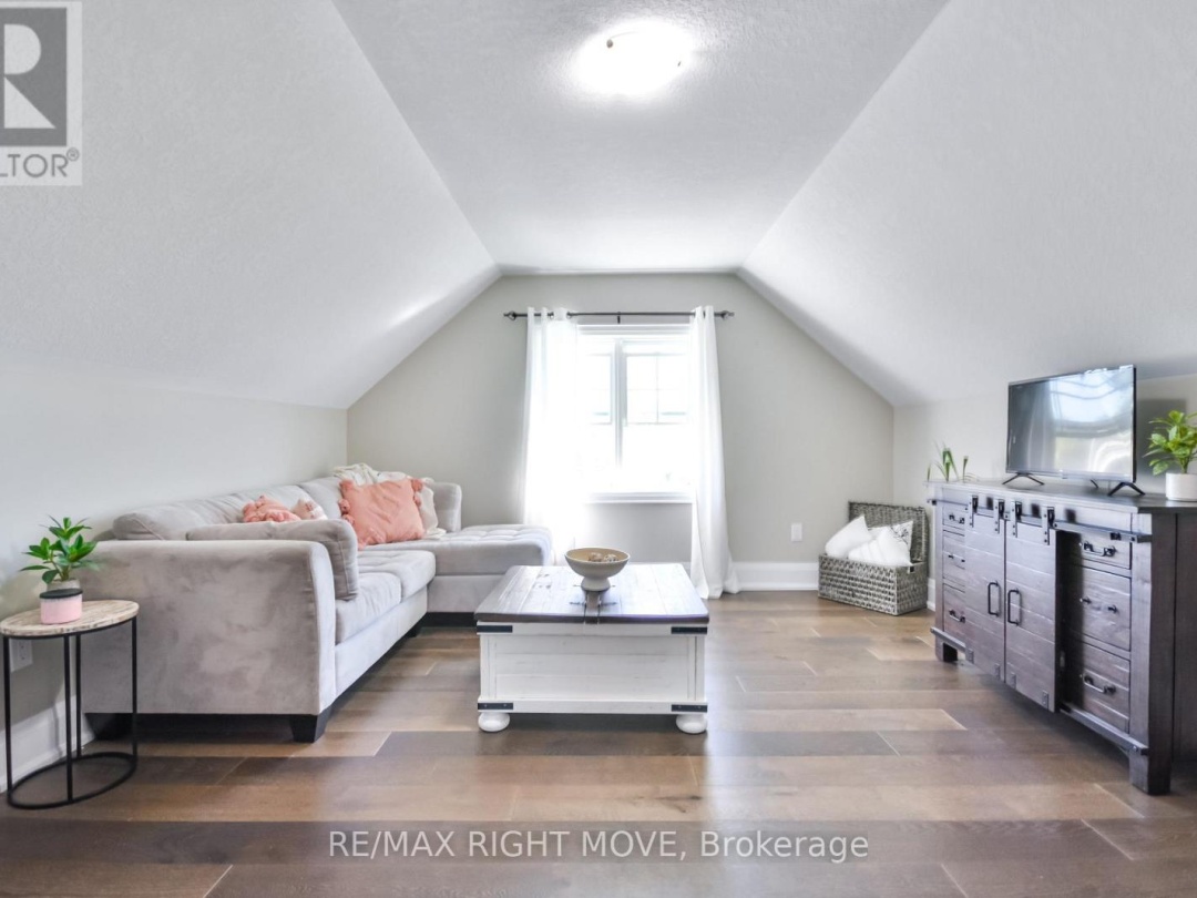 2448 STOCKDALE ROAD, 