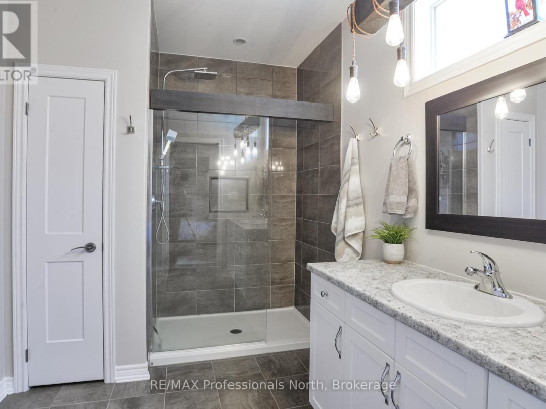 19 SELKIRK DRIVE, Huntsville (Chaffey)