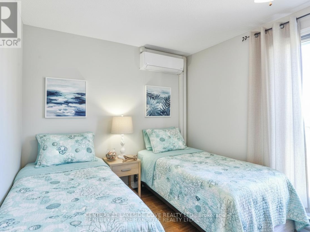 UNIT #6 - 4 PARADISE BOULEVARD, Lake Simcoe