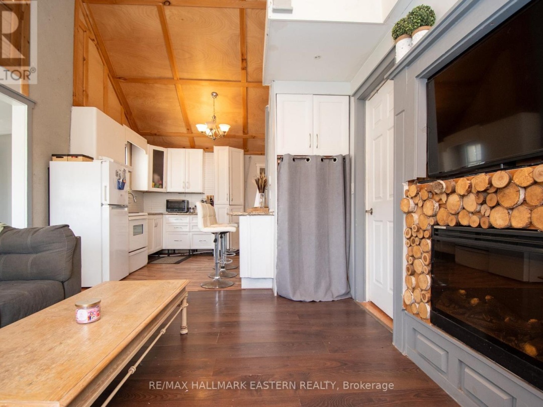 2305 THURSTONIA ROAD, Sturgeon Lake