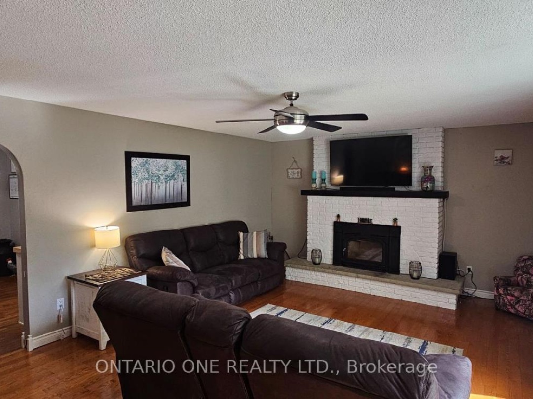 550 MUSKOKA BEACH ROAD, 