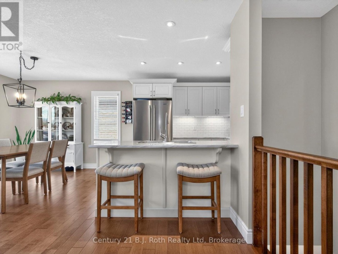 24 HUNTER AVENUE, Tay (Victoria Harbour)