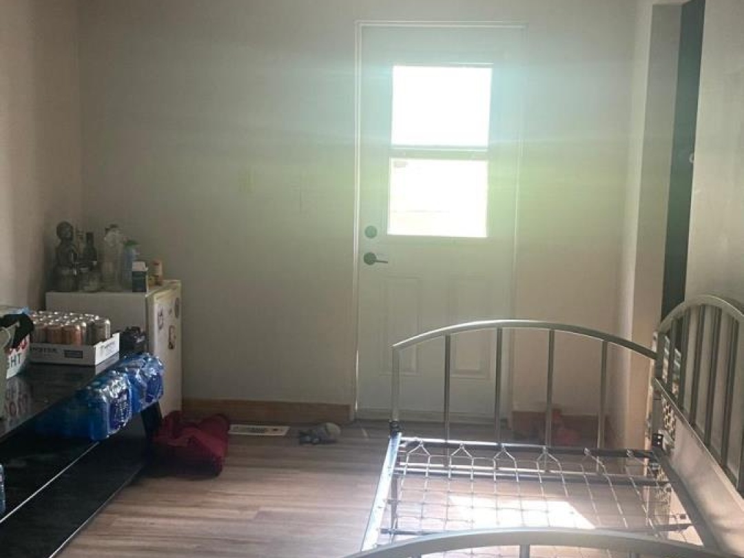 385 & 387 WEST STREET N, 