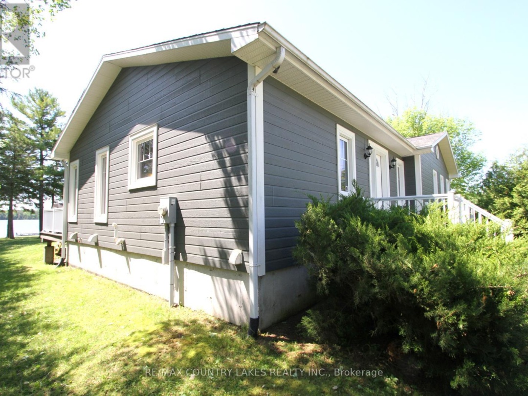 275 MCGUIRE BEACH ROAD, Canal Lake