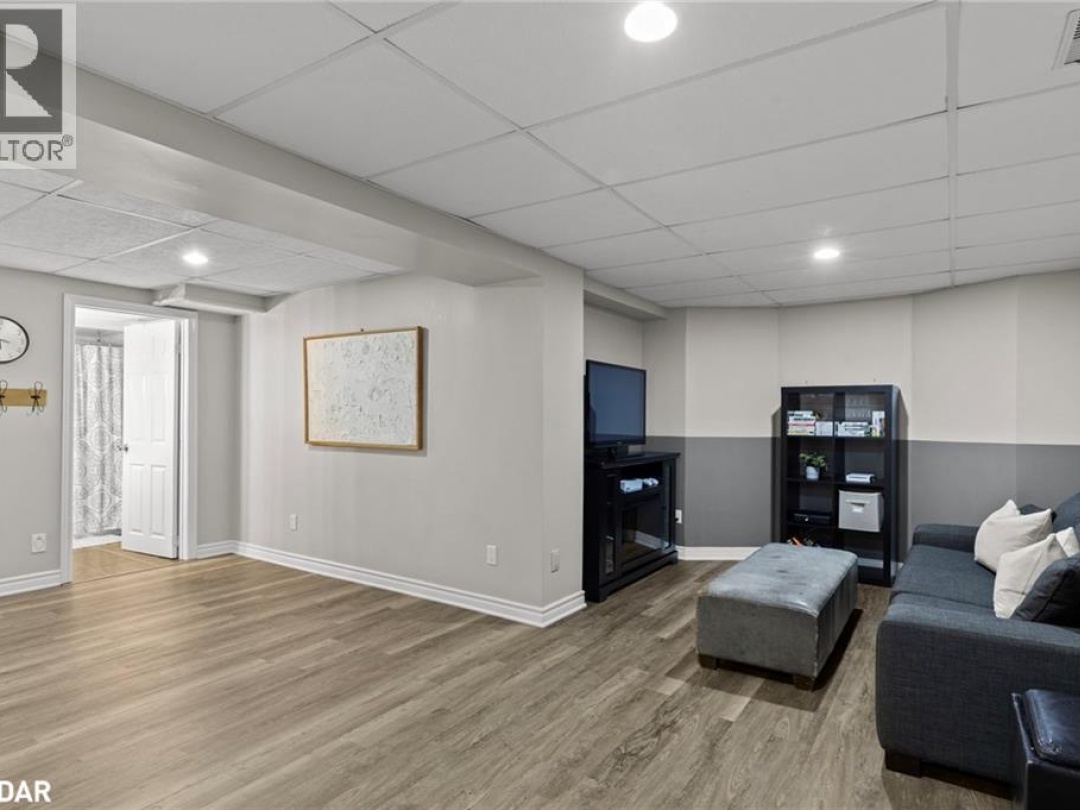 21 BRANDON Crescent, 