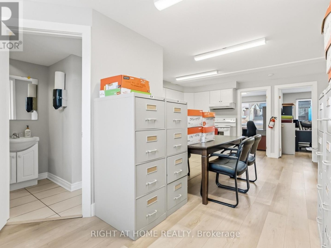 32 MATCHEDASH STREET N, 