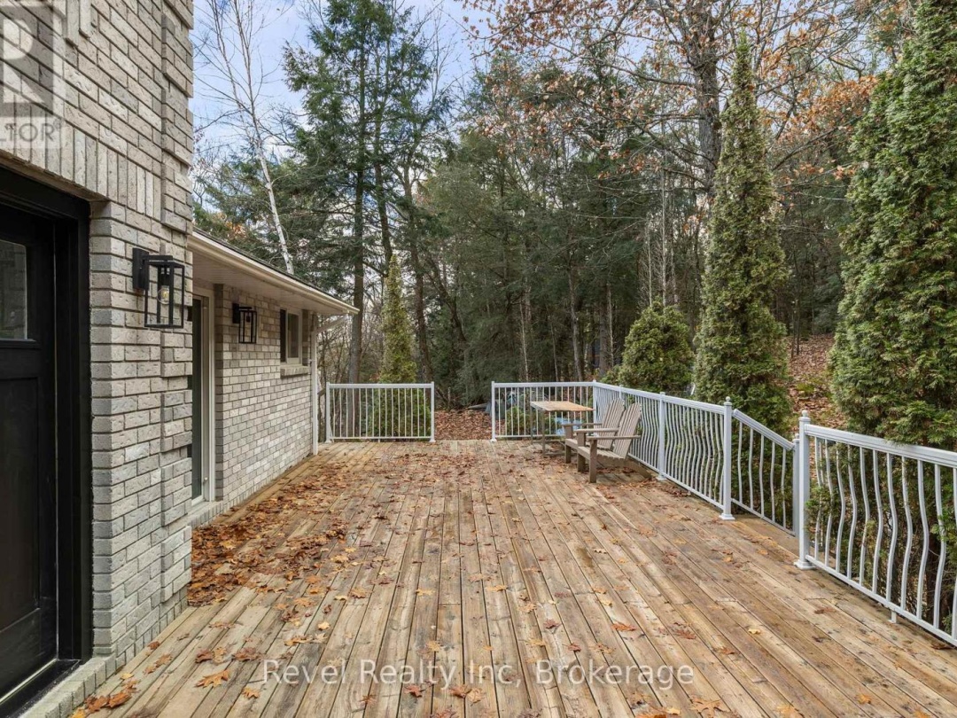 75 SILVER POINT DRIVE, Silver Lake
