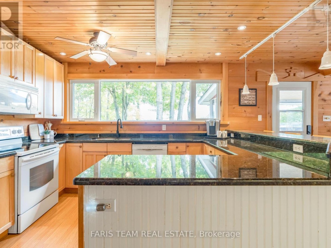 1472 Otter Point Road, Maclean Lake