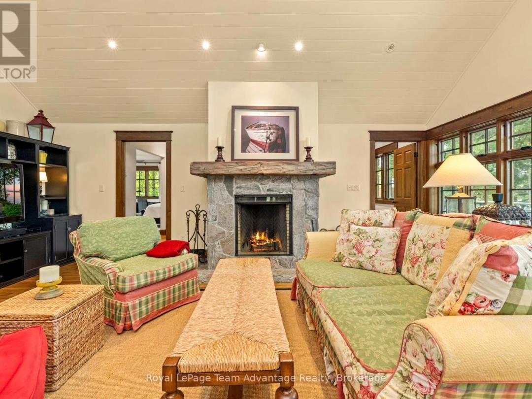 5 FALLINGVIEW TRAIL, 