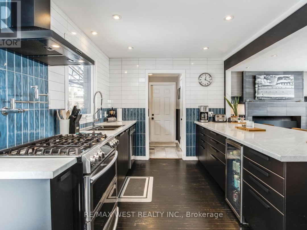 169 BAYVIEW AVENUE E, Tay