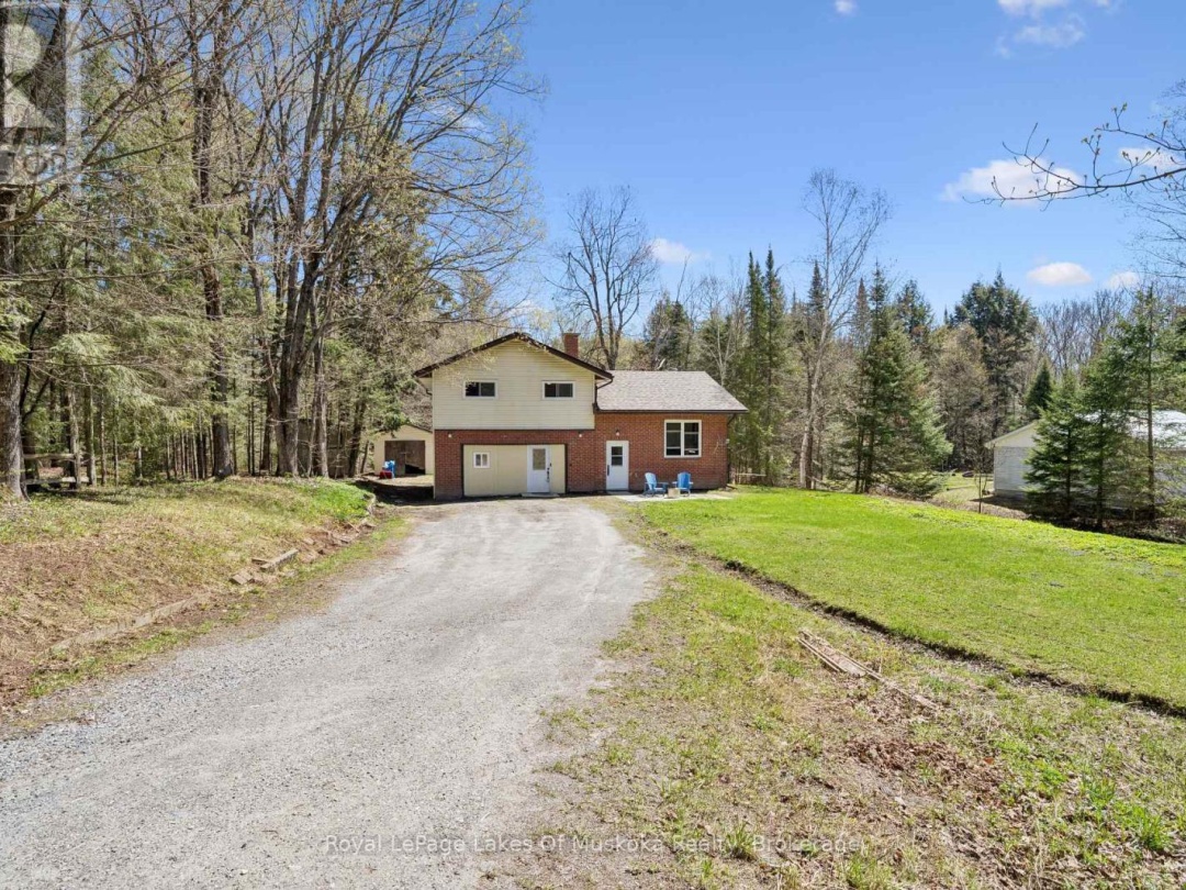 1052 OLD FALKENBURG ROAD, Bracebridge (Macaulay)