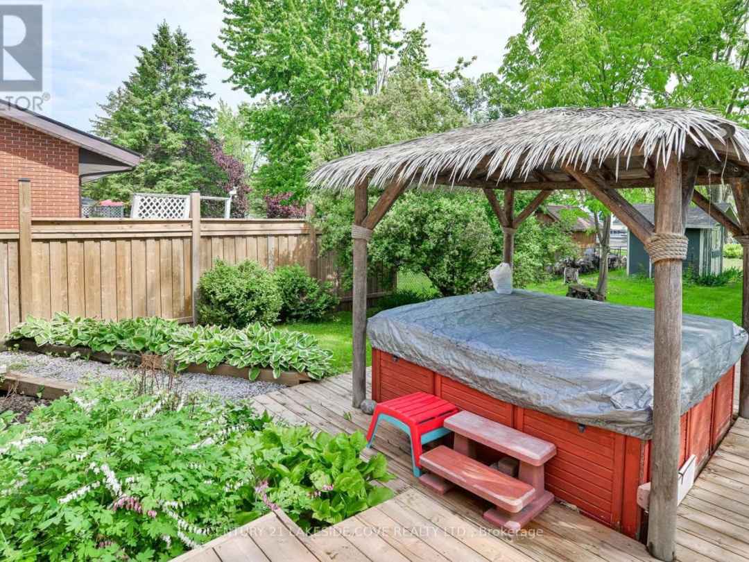 9 PINETREE COURT, 