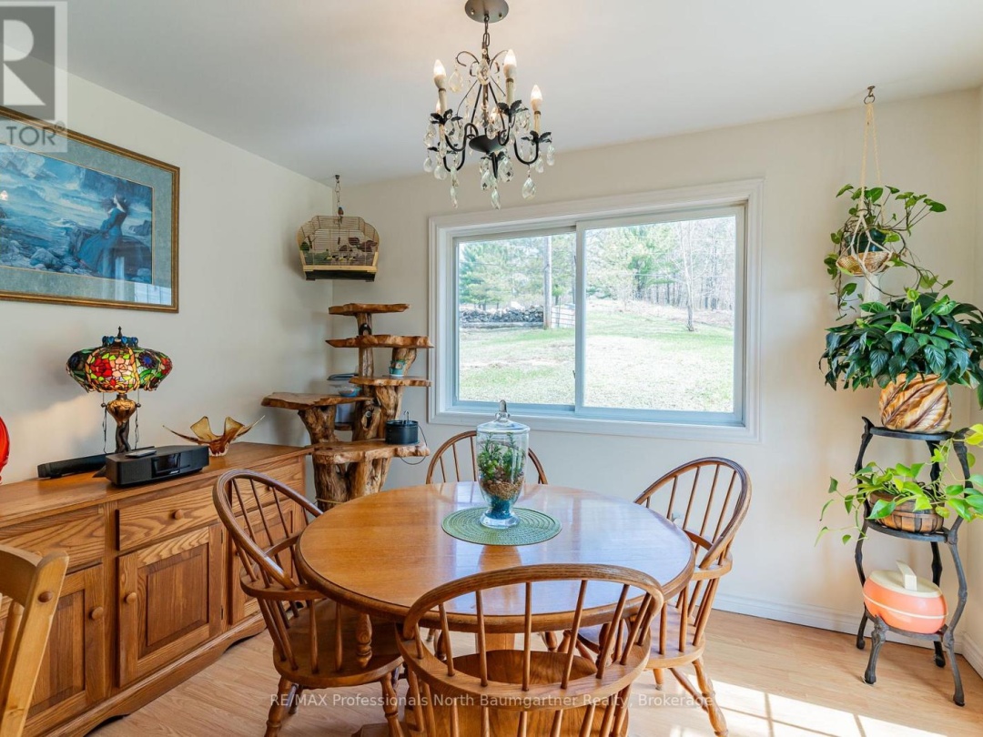 1093 REYNOLDS ROAD, Horseshoe Lake