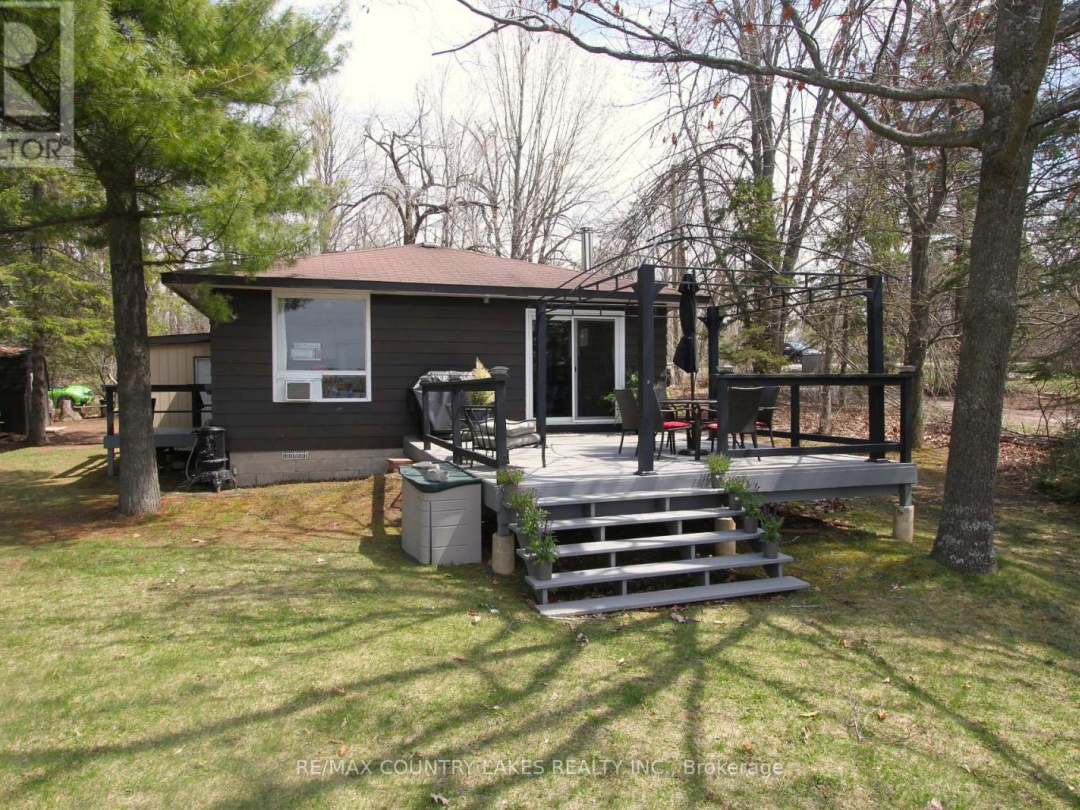 31 HILLCREST AVENUE, Mitchell Lake