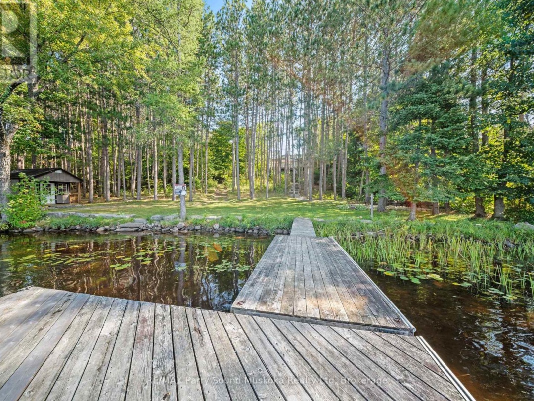 587 CENTRE ROAD, Manitouwabing Lake