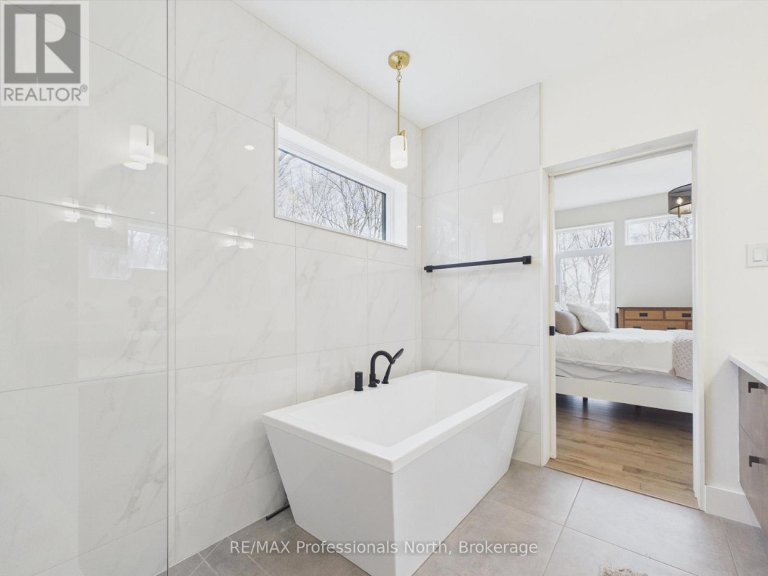 1011 OLD COTTAGE ROAD, Mckay Lake