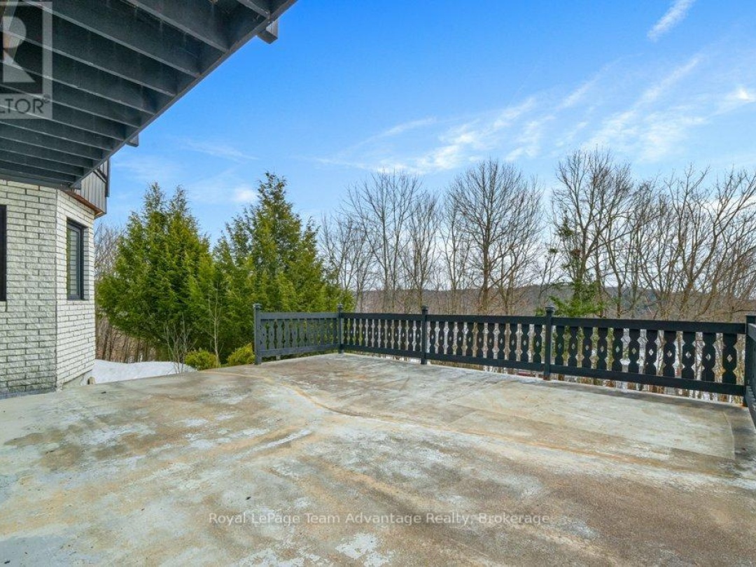 12 TAYLOR CRESCENT, McDougall