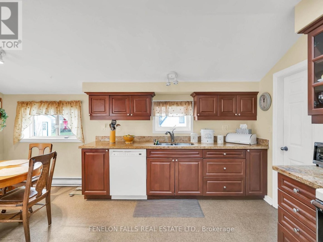 12 NORTH STREET, Kawartha Lakes (Fenelon Falls)