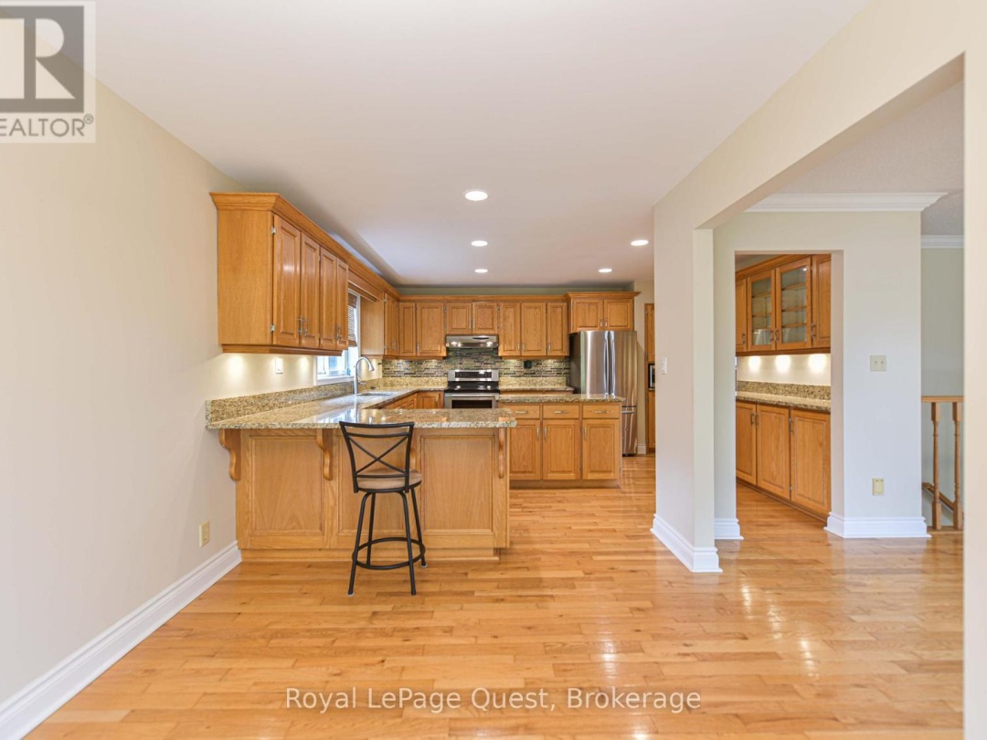 27 HEYDEN AVENUE, Lake Simcoe