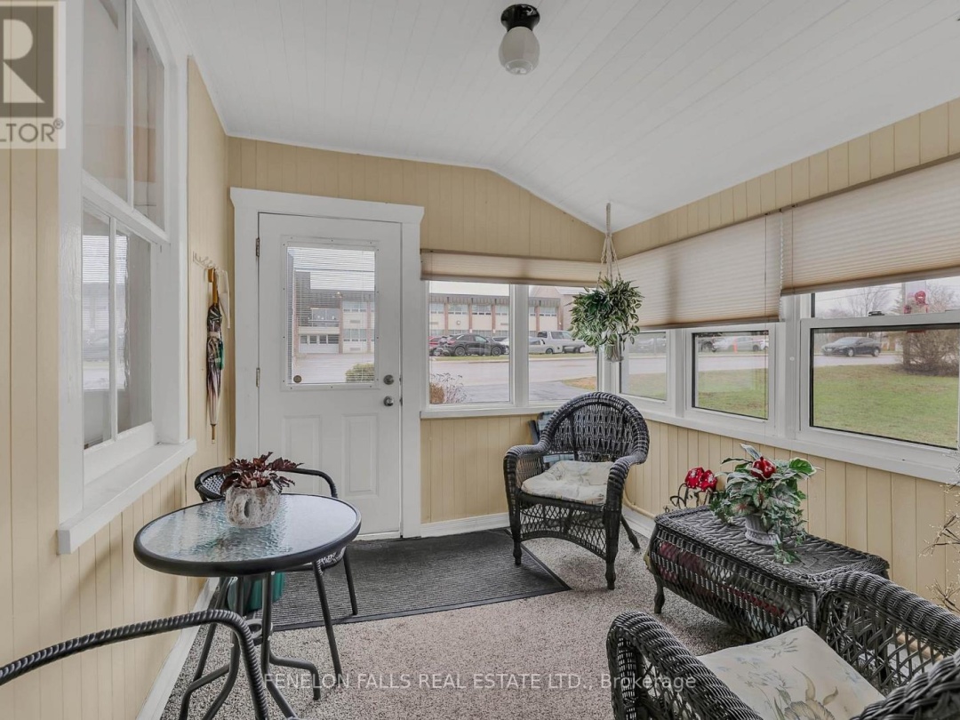 12 NORTH STREET, Kawartha Lakes (Fenelon Falls)