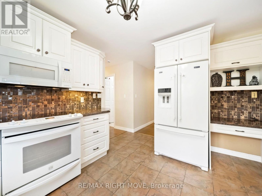 4672 ZACHARY CRESCENT, Ramara (Atherley)